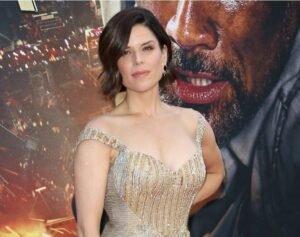 Neve Campbell net worth 2023!! Know about Biography, Age, Net worth and more!